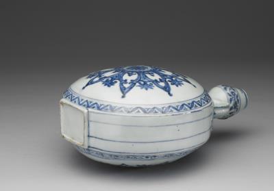 图片[3]-Flask with floral design in underglaze blue, Ming dynasty, Xuande reign (1426-1435)-China Archive